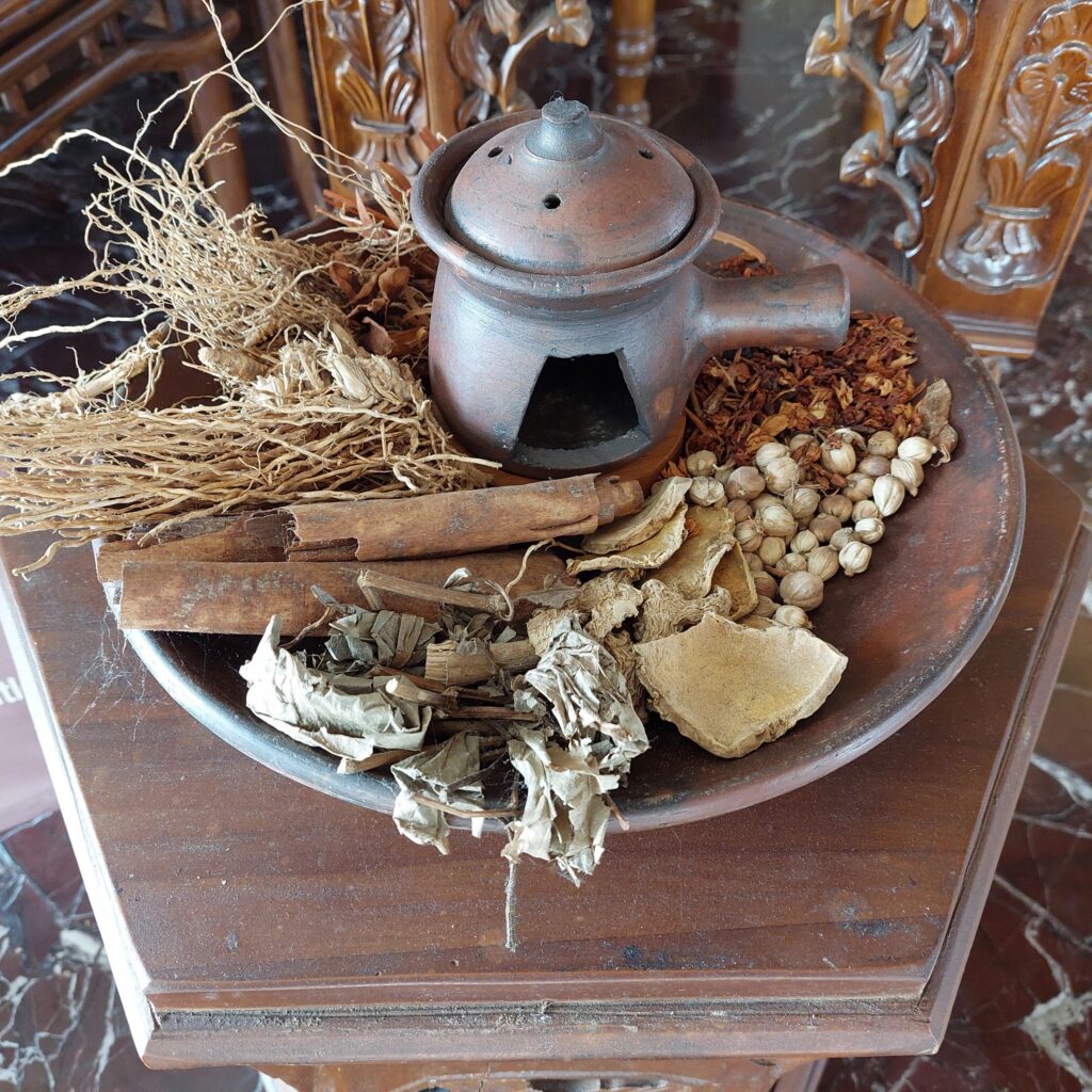Spices and herbs are beneficial for health and can be beautifully arranged into decorations for homes, hotels, restaurants